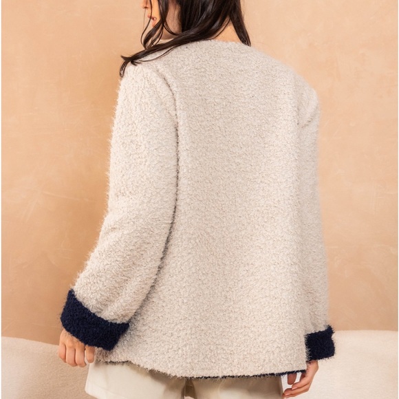 Color Block Fuzzy Jacket with Front Pockets - Picture 5 of 6